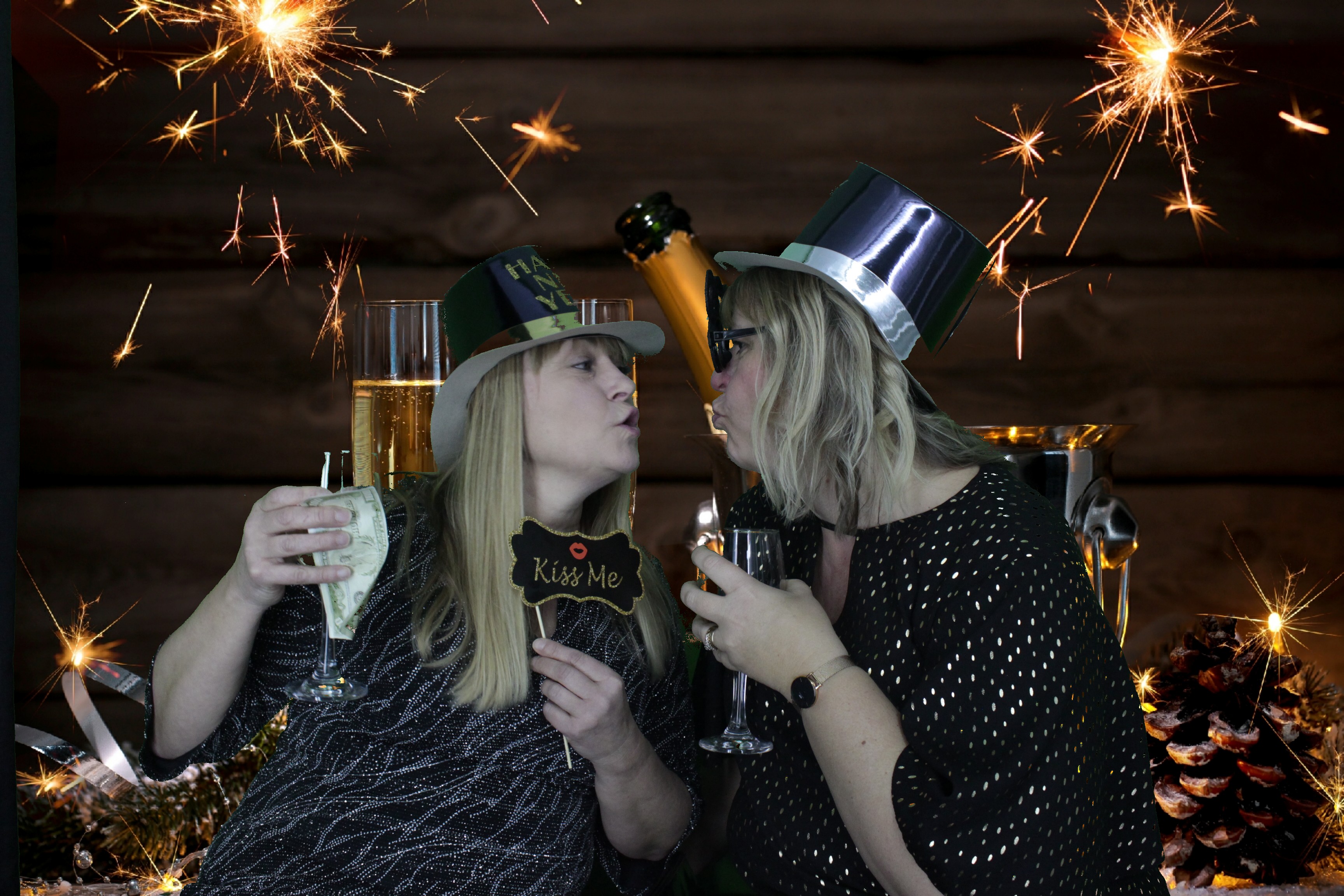 NYE Party | View more photos from the event at gallery.myphotoboothexperience.co.uk/u/MyPhotoBoothExperienceLtd/NYE-Party